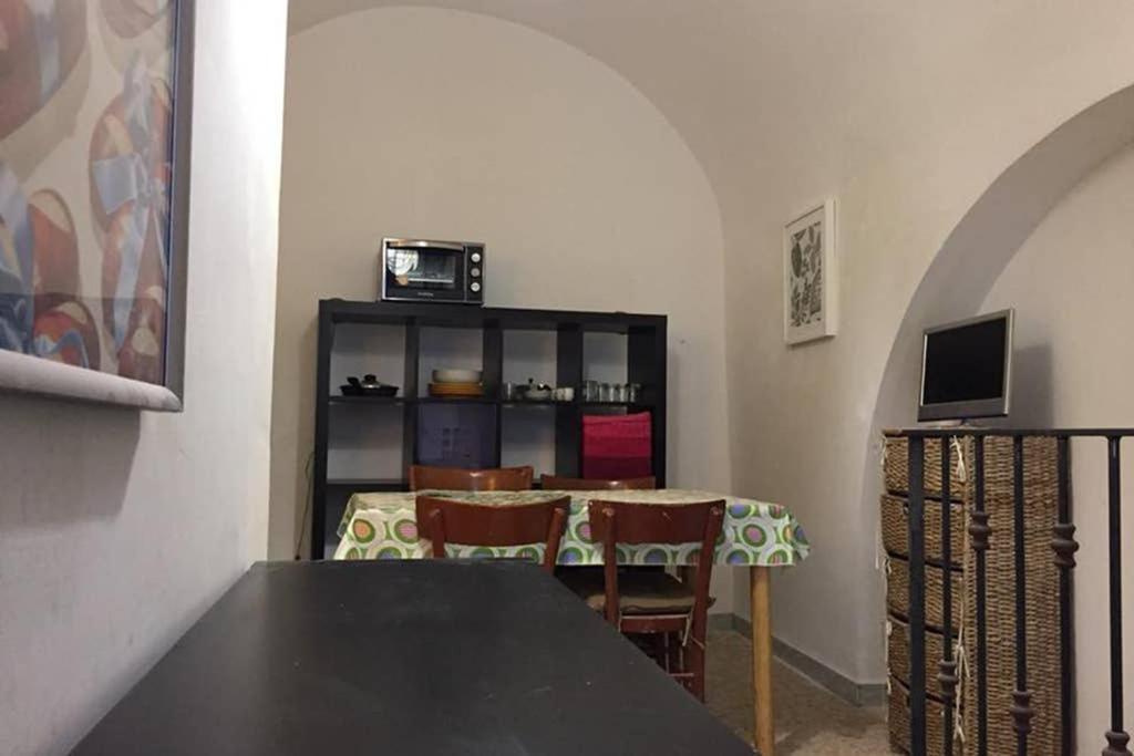 Historic Apartment In Centre Of City 100M To Sea โมโนโปลี ภายนอก รูปภาพ