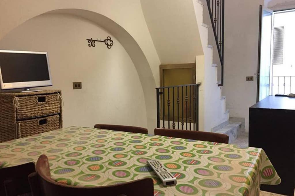 Historic Apartment In Centre Of City 100M To Sea โมโนโปลี ภายนอก รูปภาพ