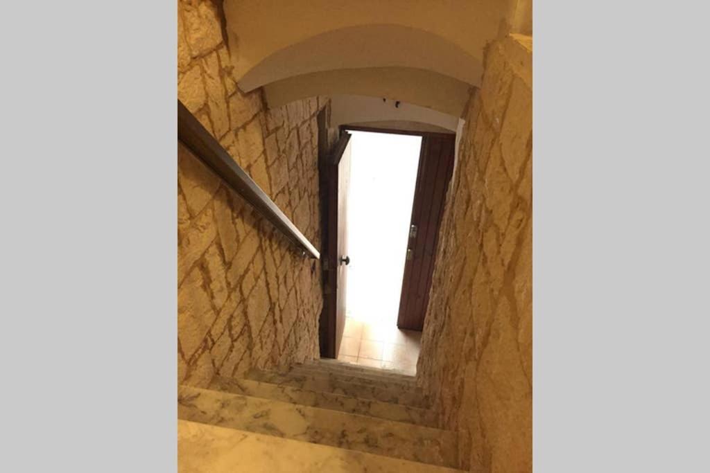 Historic Apartment In Centre Of City 100M To Sea โมโนโปลี ภายนอก รูปภาพ