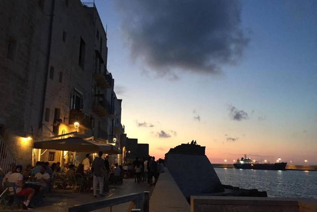 Historic Apartment In Centre Of City 100M To Sea โมโนโปลี ภายนอก รูปภาพ